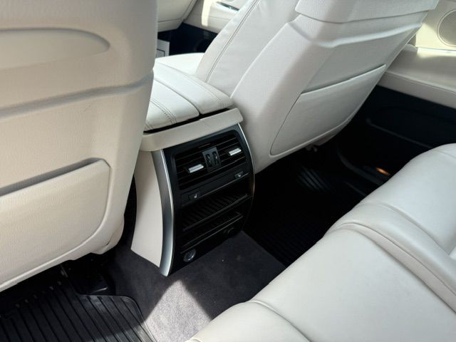 2015 BMW 5 Series Image 25