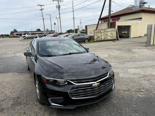 2017 Chevrolet Malibu Image 2