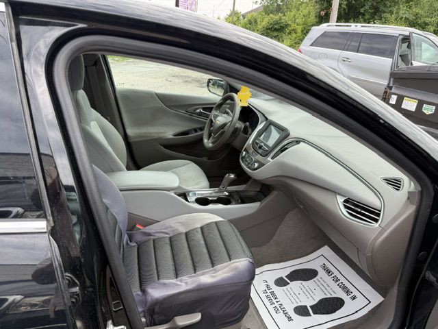 2017 Chevrolet Malibu Image 12