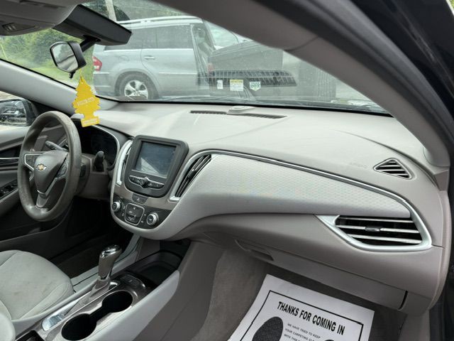 2017 Chevrolet Malibu Image 13