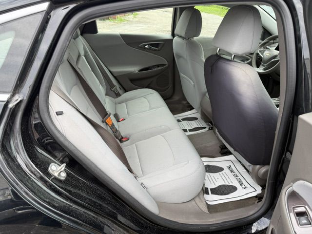2017 Chevrolet Malibu Image 16