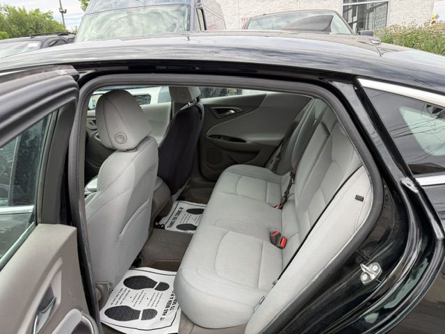 2017 Chevrolet Malibu Image 17