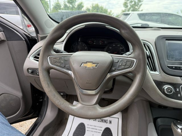 2017 Chevrolet Malibu Image 22