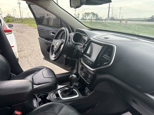 2016 Jeep Cherokee Image 32