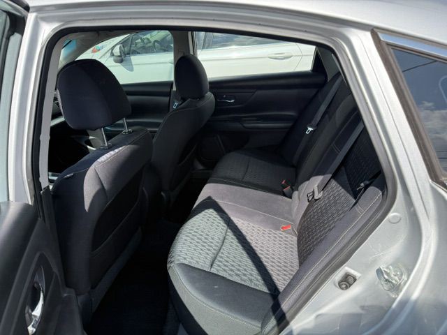 2017 Nissan Altima Image 24