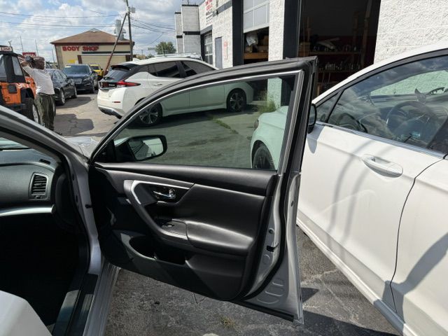 2017 Nissan Altima Image 29