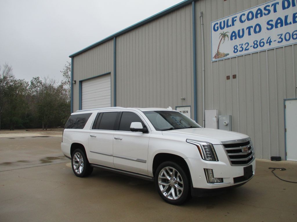 2017 Cadillac Escalade Image 2