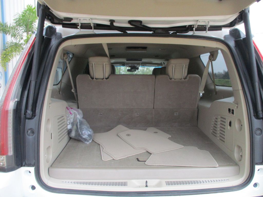 2017 Cadillac Escalade Image 6