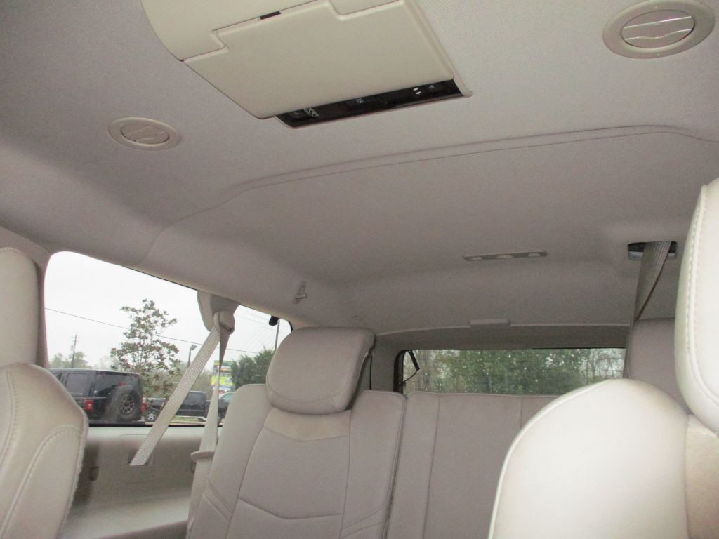 2017 Cadillac Escalade Image 8