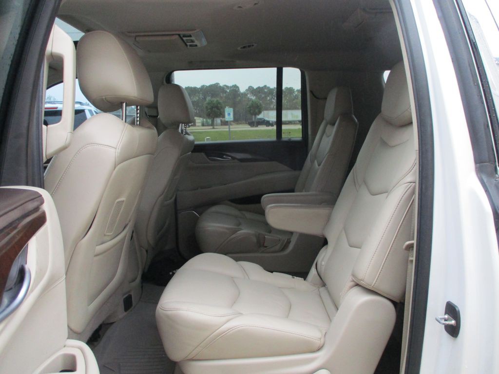2017 Cadillac Escalade Image 10