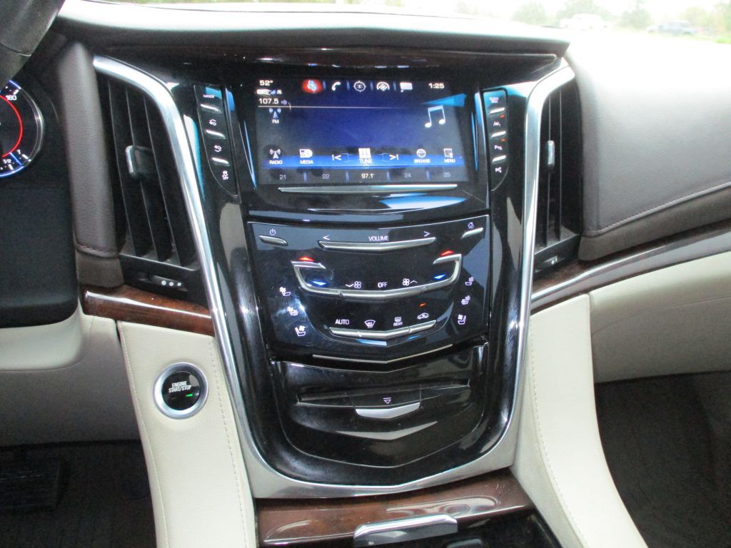 2017 Cadillac Escalade Image 15