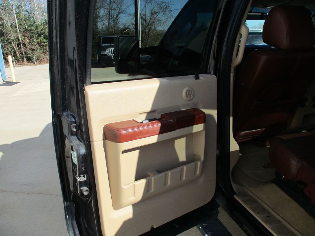 2011 Ford F-250 Image 12