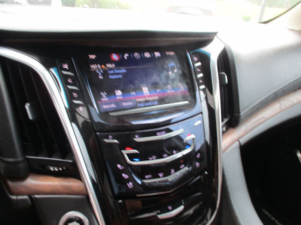 2016 Cadillac Escalade Image 9