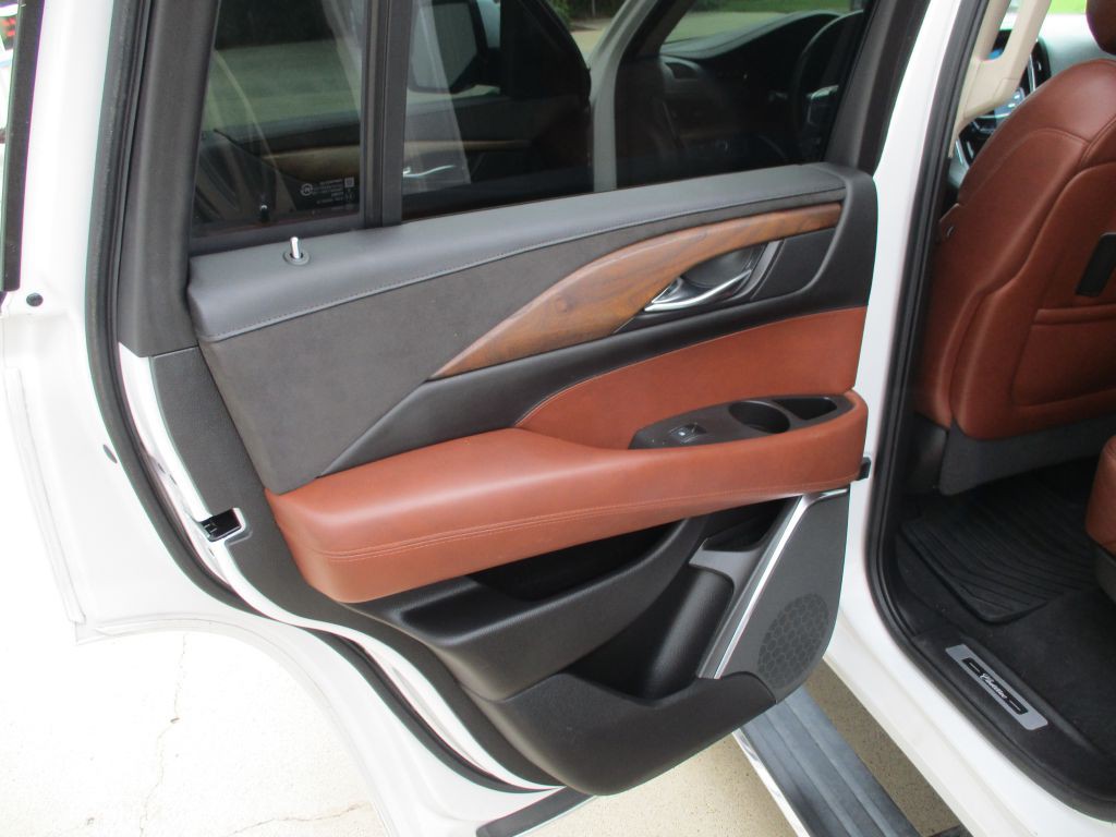 2016 Cadillac Escalade Image 12