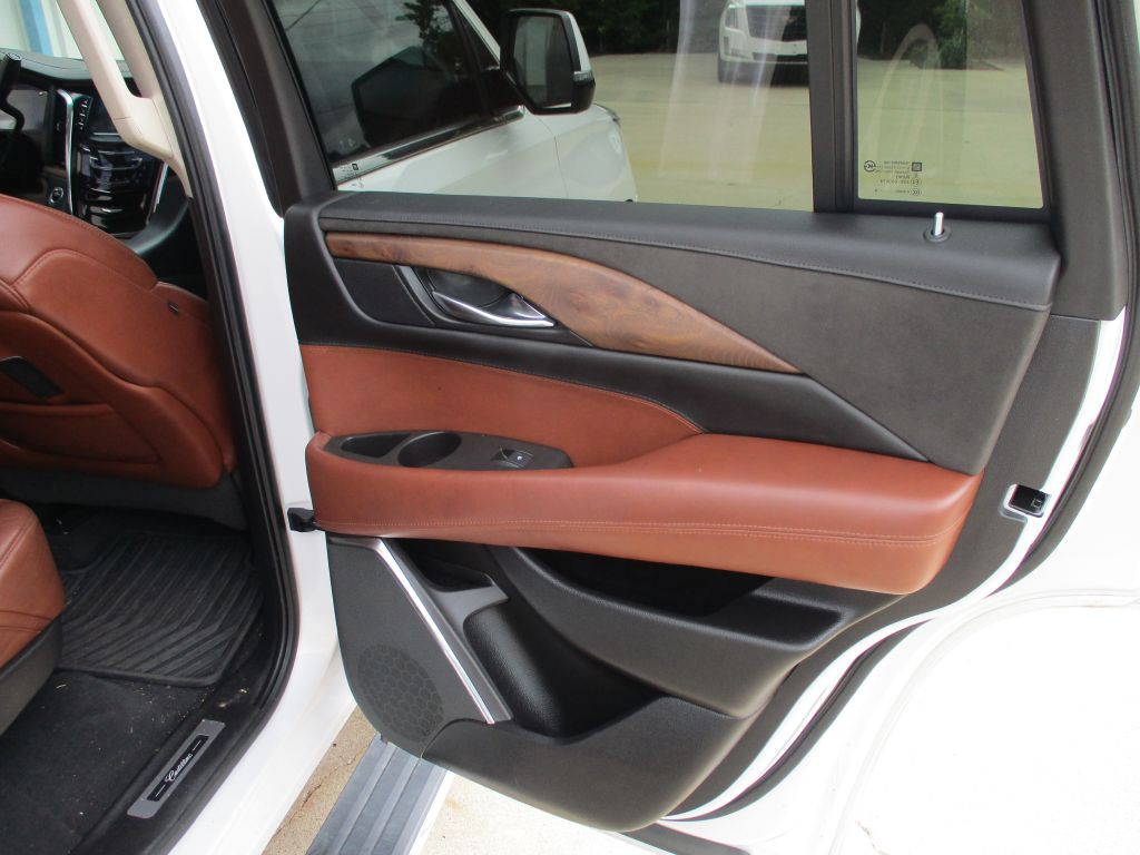 2016 Cadillac Escalade Image 15