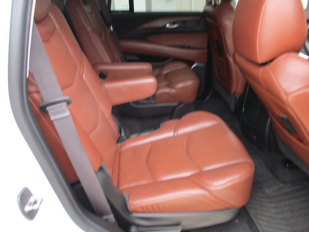 2016 Cadillac Escalade Image 16