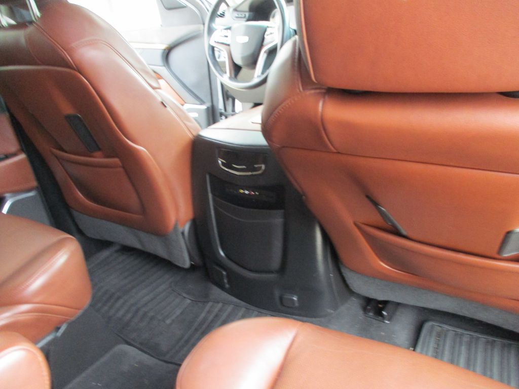 2016 Cadillac Escalade Image 17