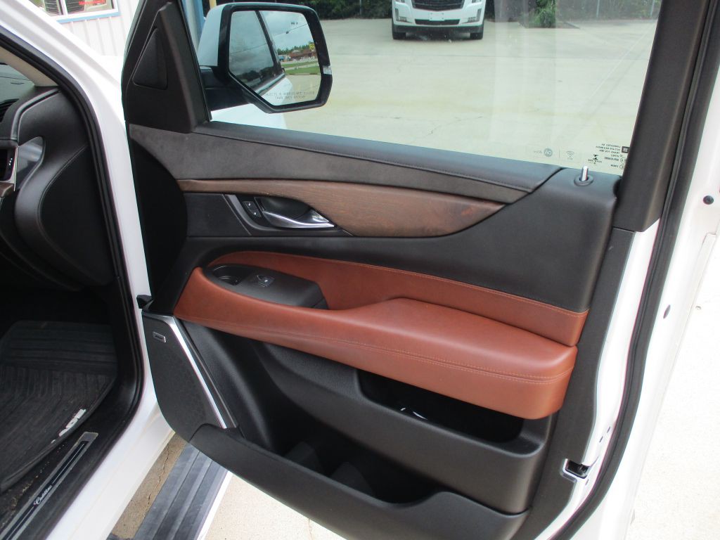 2016 Cadillac Escalade Image 19
