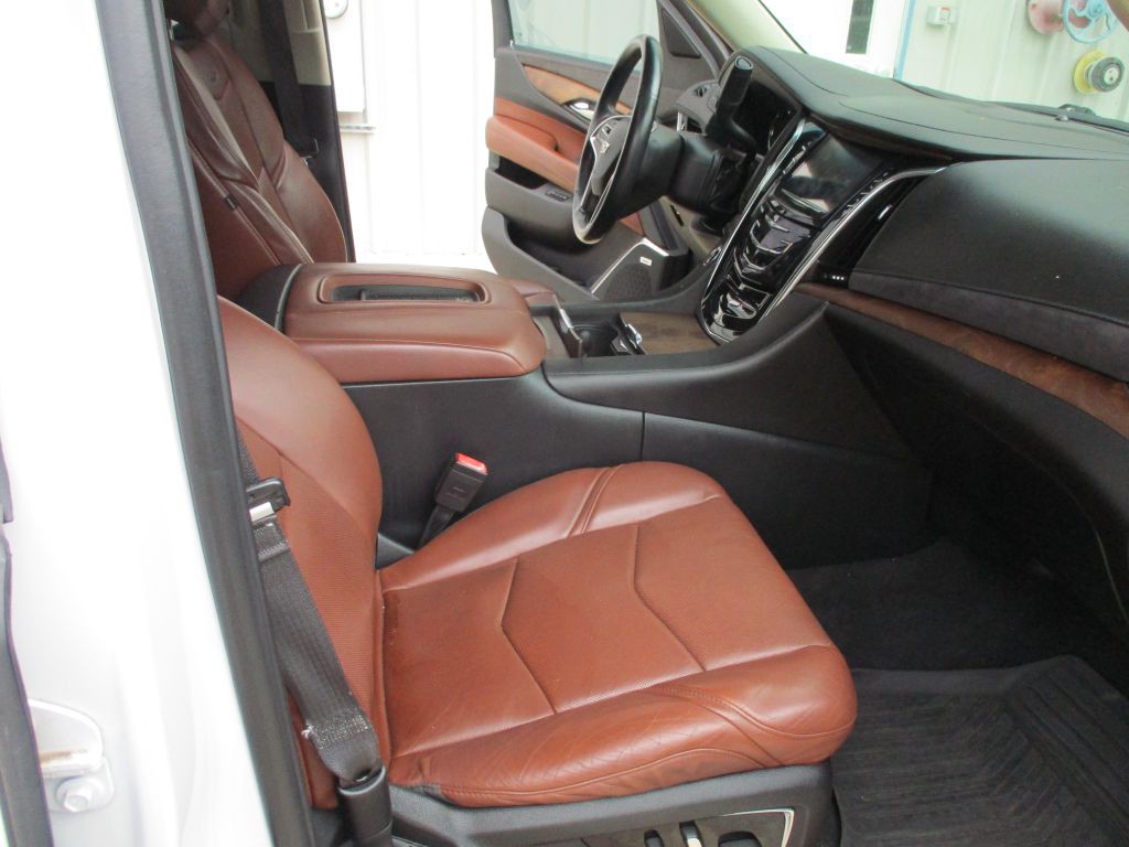 2016 Cadillac Escalade Image 20