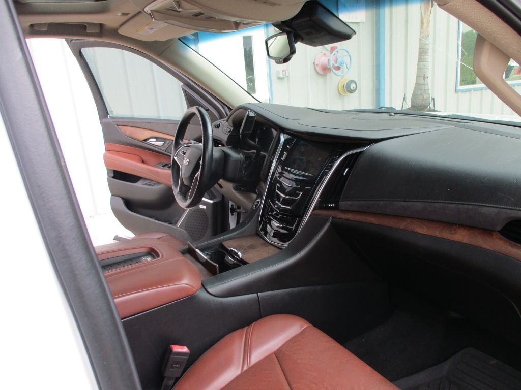 2016 Cadillac Escalade Image 21