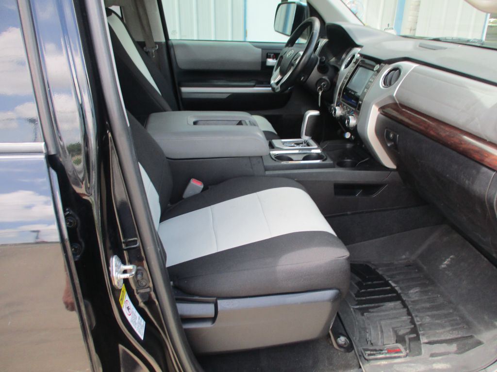 2016 Toyota Tundra Image 18