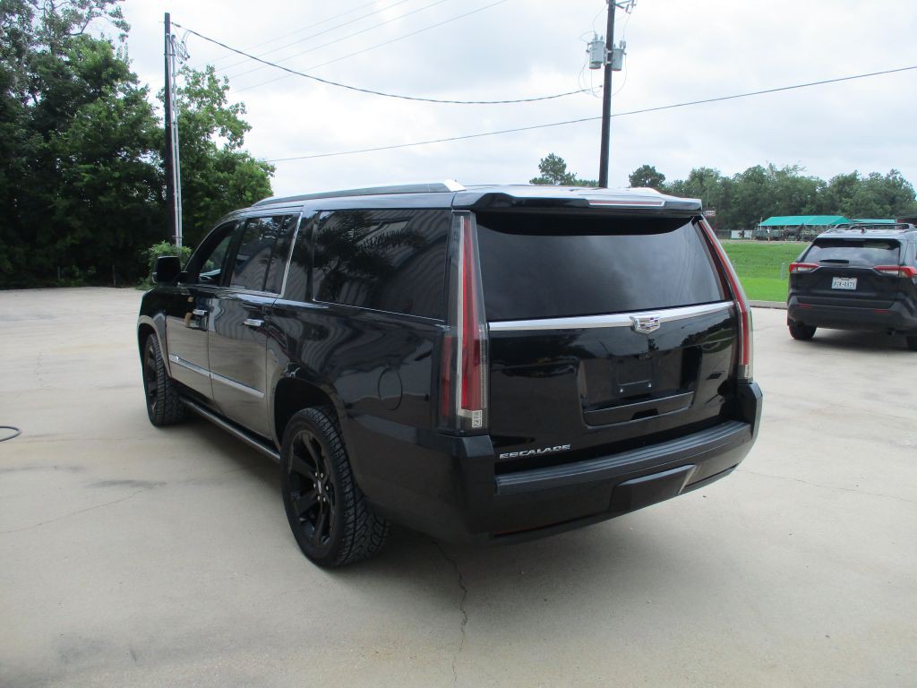 2018 Cadillac Escalade Image 3