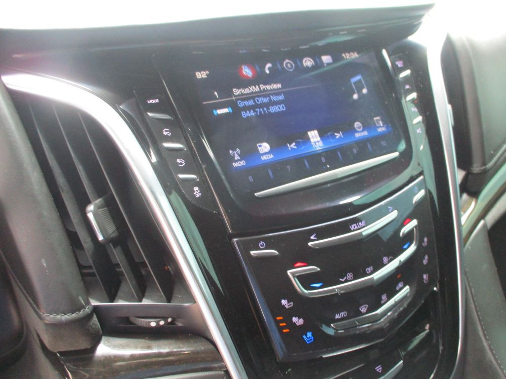2018 Cadillac Escalade Image 9