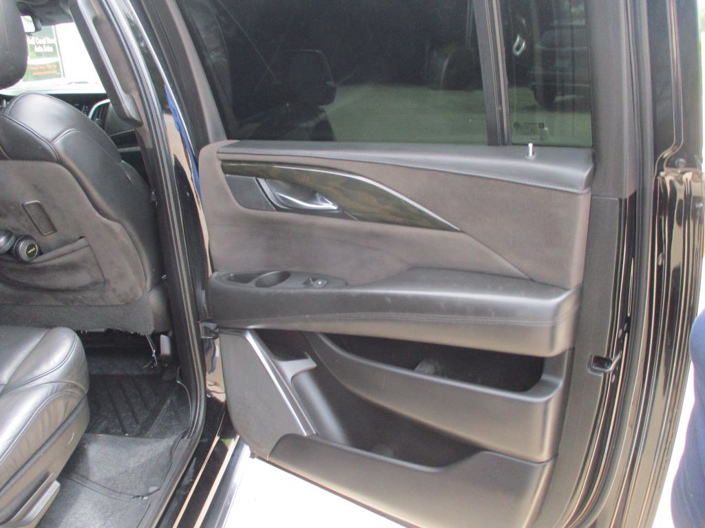 2018 Cadillac Escalade Image 18