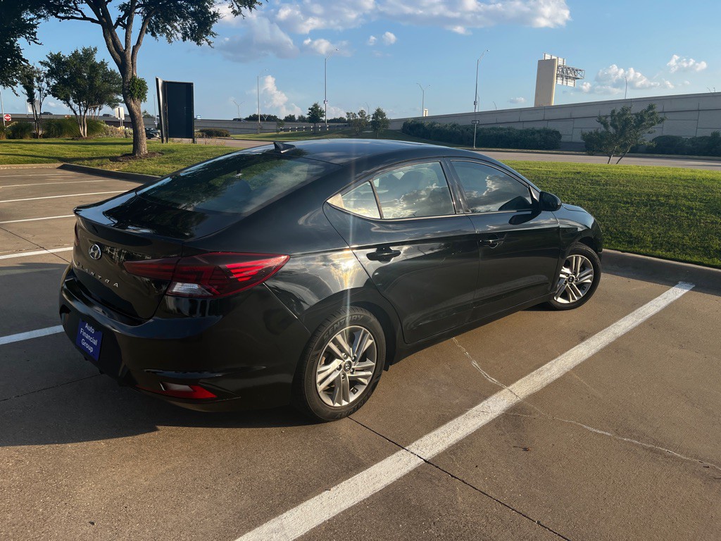 2020 Hyundai Elantra Image 3