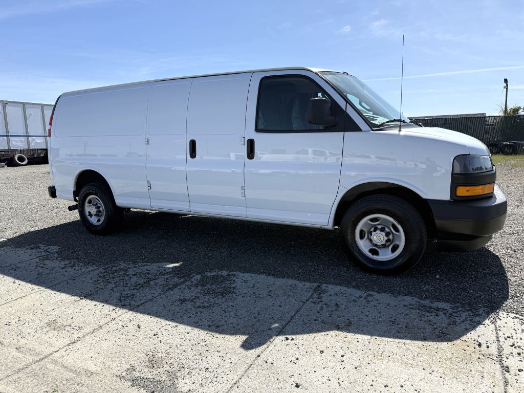 2022 Chevrolet Express Image 4