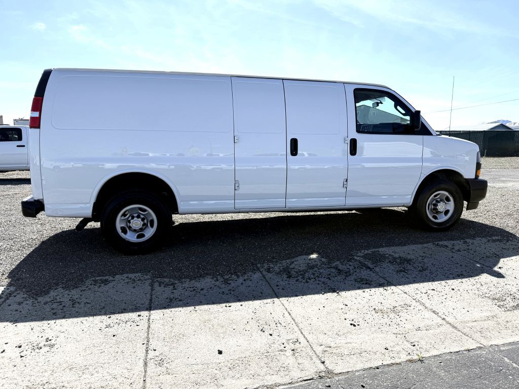 2022 Chevrolet Express Image 5