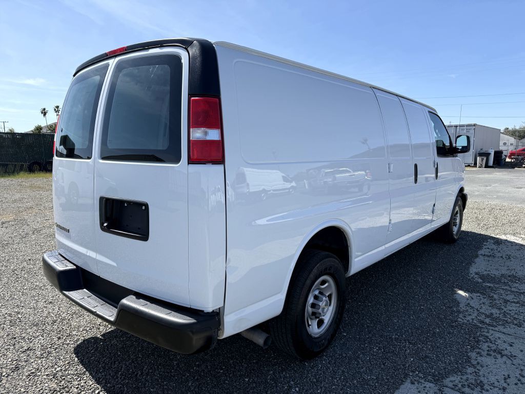 2022 Chevrolet Express Image 6
