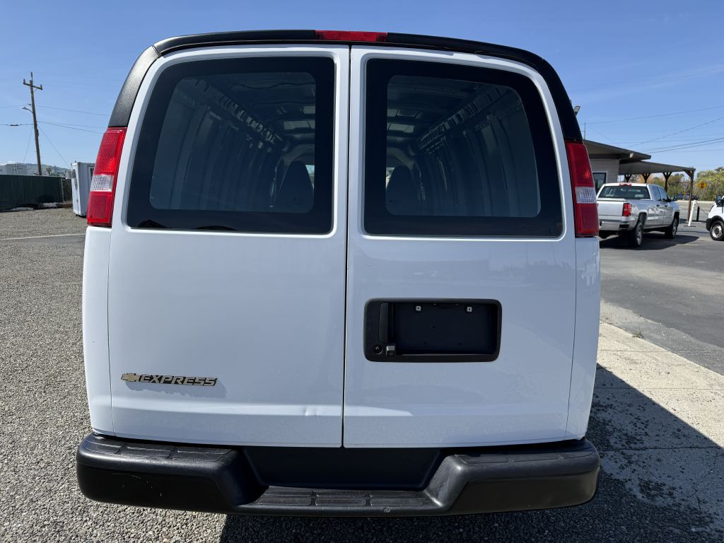 2022 Chevrolet Express Image 7