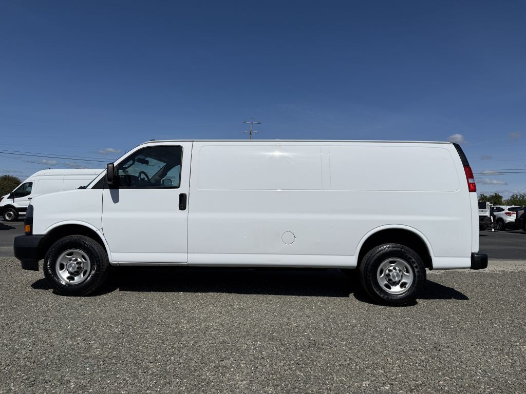 2022 Chevrolet Express Image 9