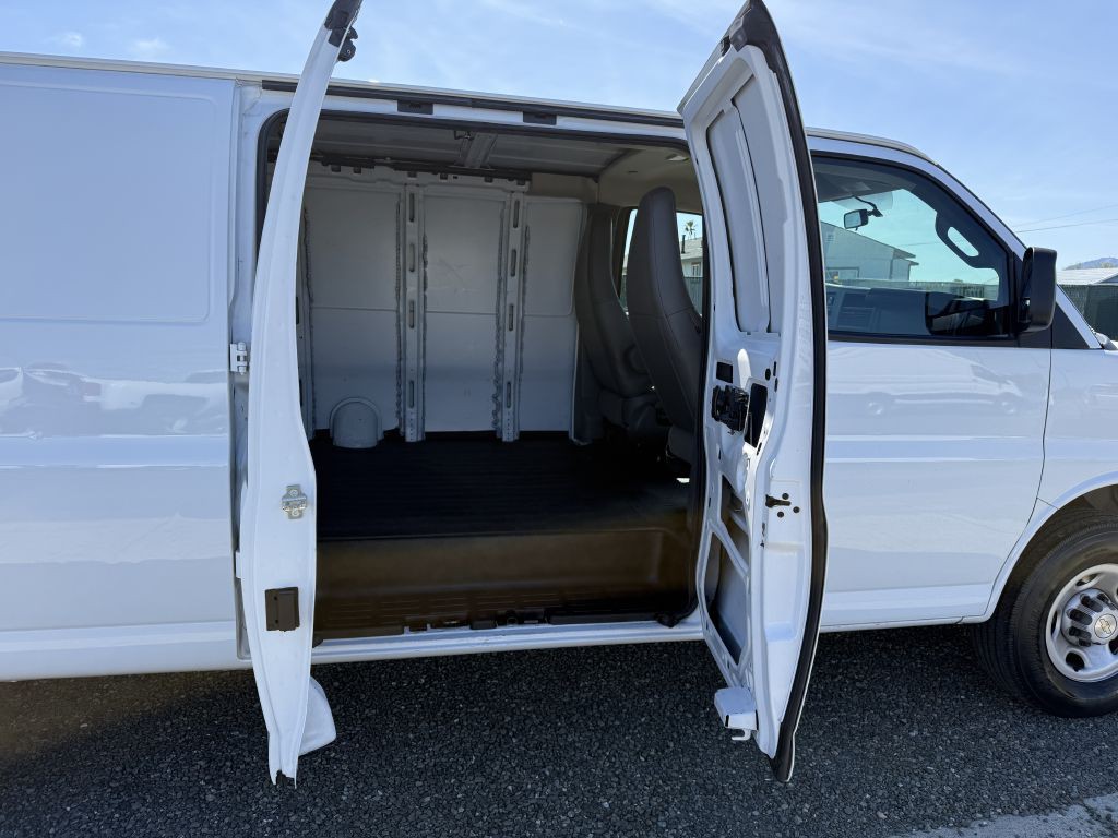 2022 Chevrolet Express Image 12
