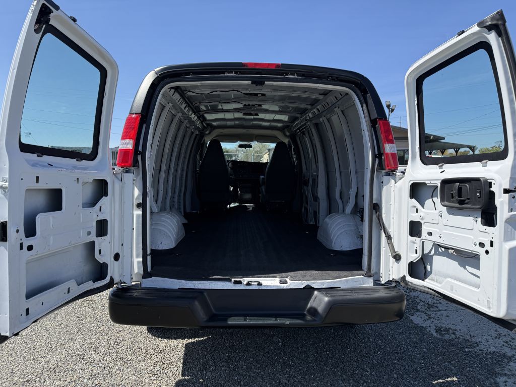 2022 Chevrolet Express Image 13