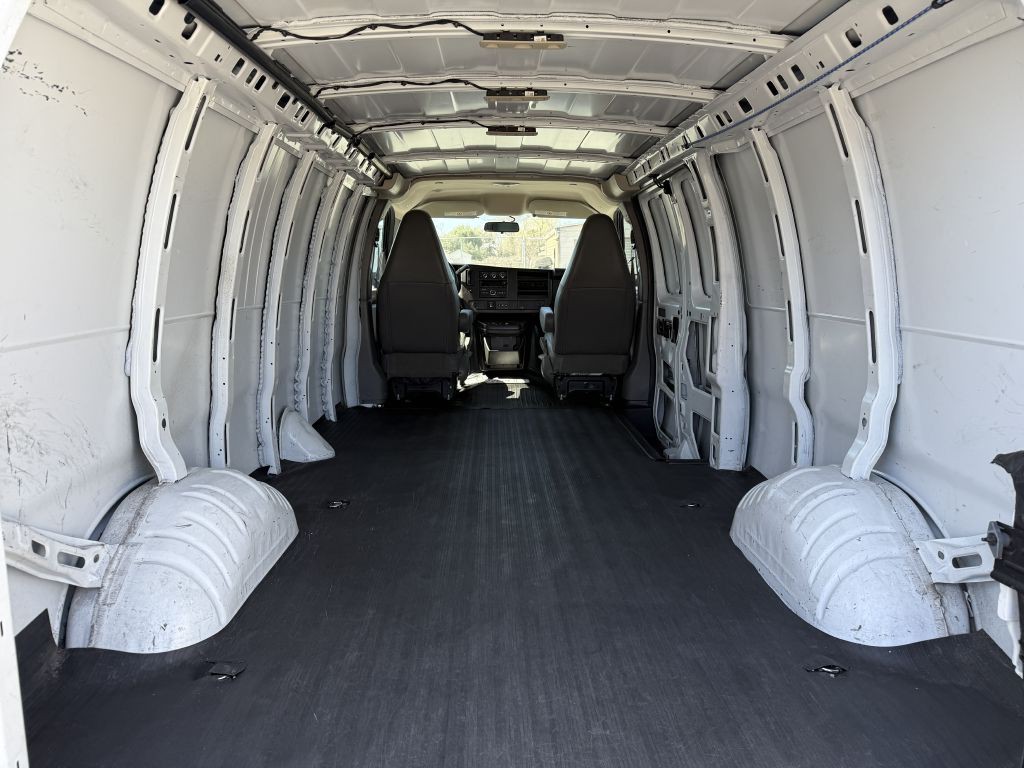 2022 Chevrolet Express Image 14