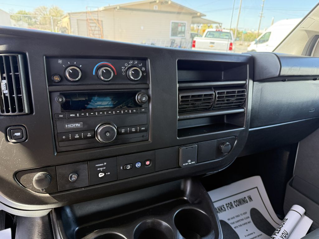 2022 Chevrolet Express Image 18