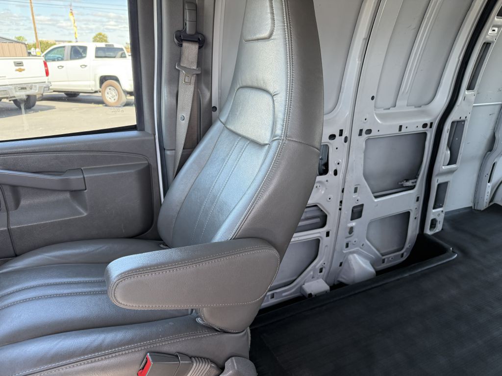 2022 Chevrolet Express Image 19