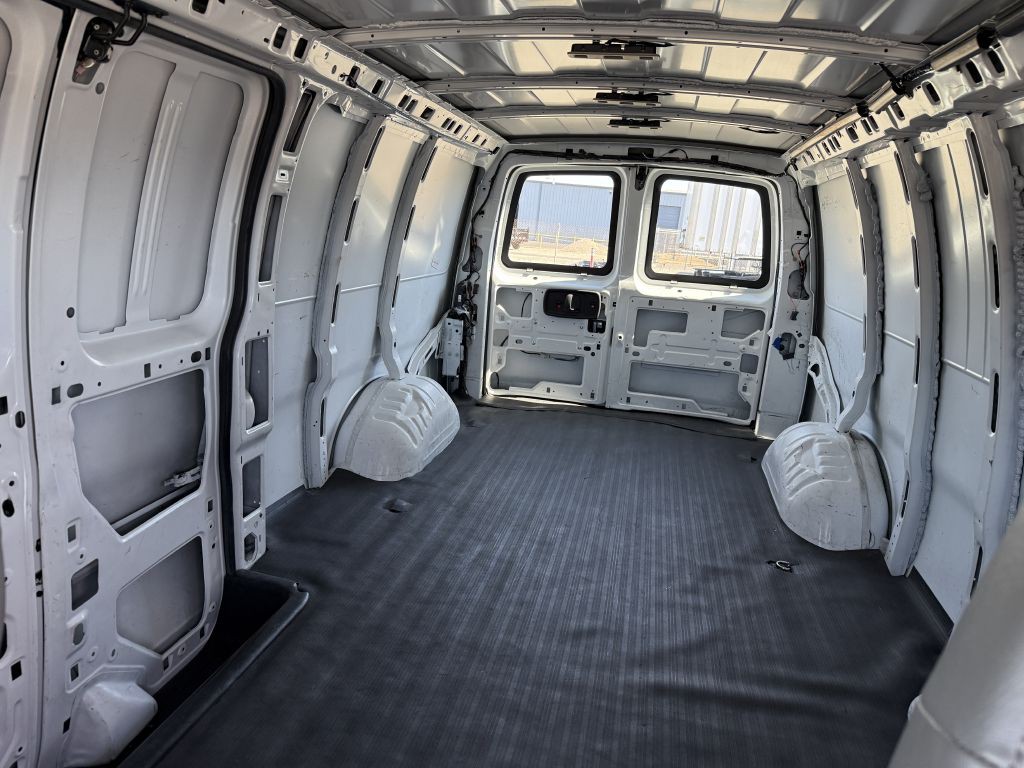 2022 Chevrolet Express Image 20