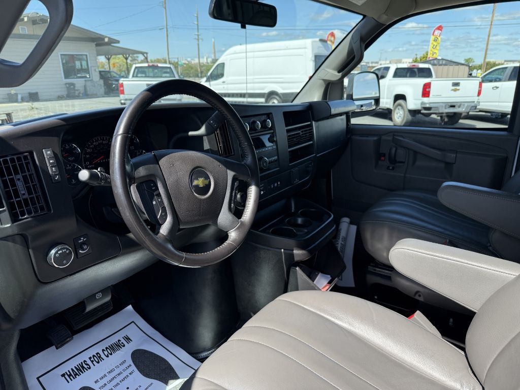 2022 Chevrolet Express Image 21