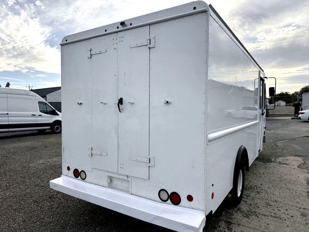 2017 Ford Econoline Image 7