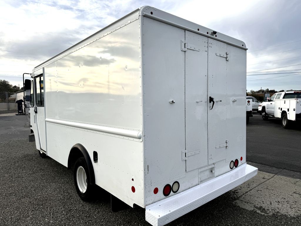 2017 Ford Econoline Image 8