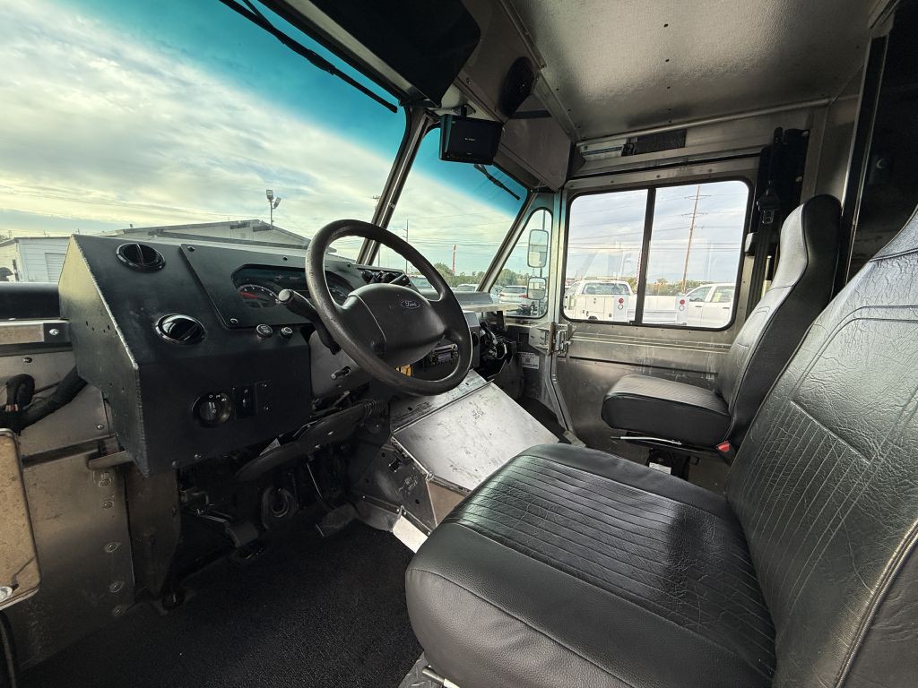 2017 Ford Econoline Image 11