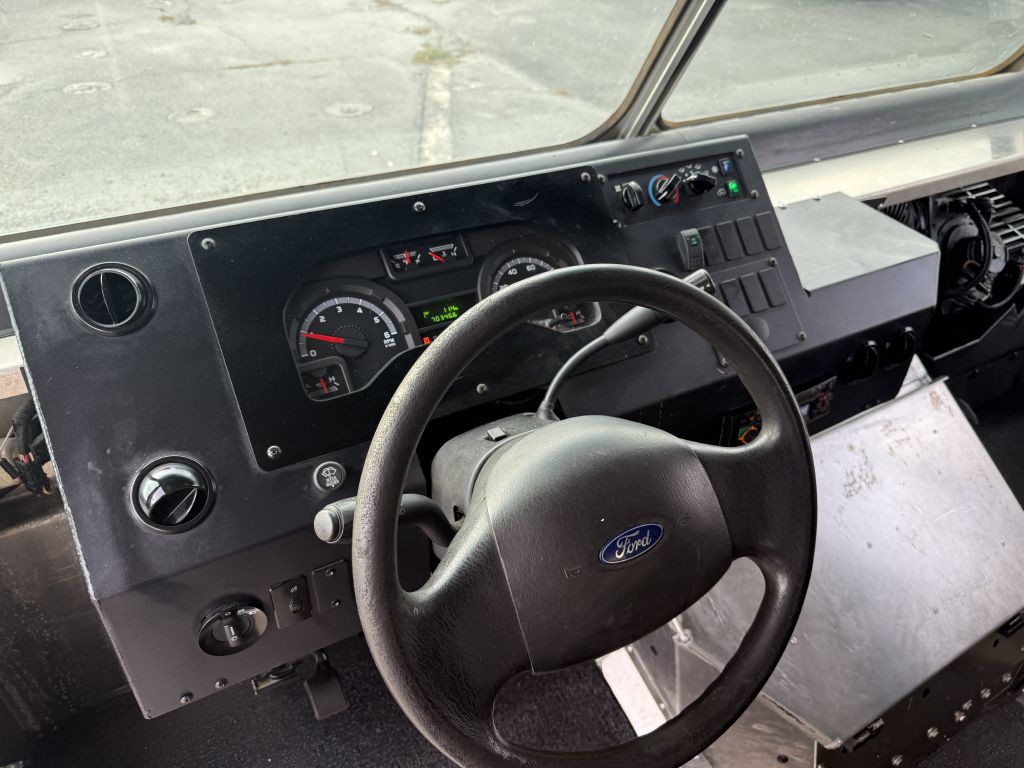 2017 Ford Econoline Image 13