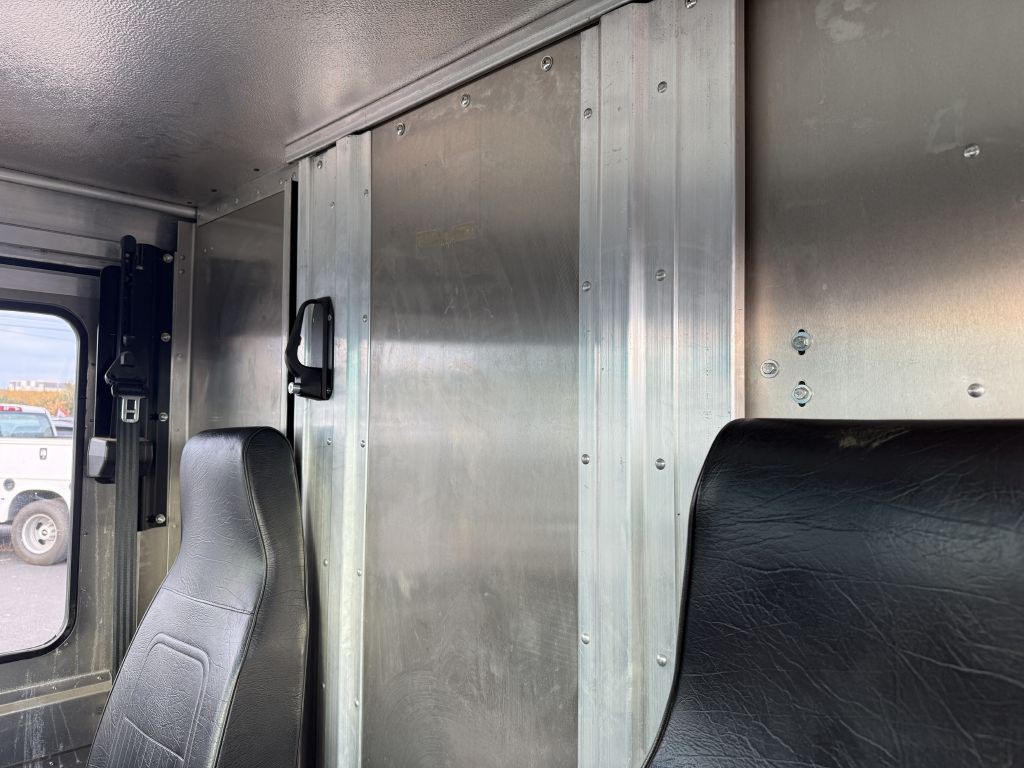 2017 Ford Econoline Image 15