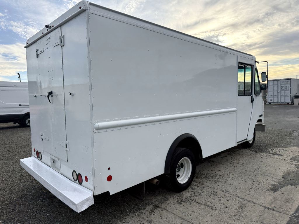 2017 Ford Econoline Image 6
