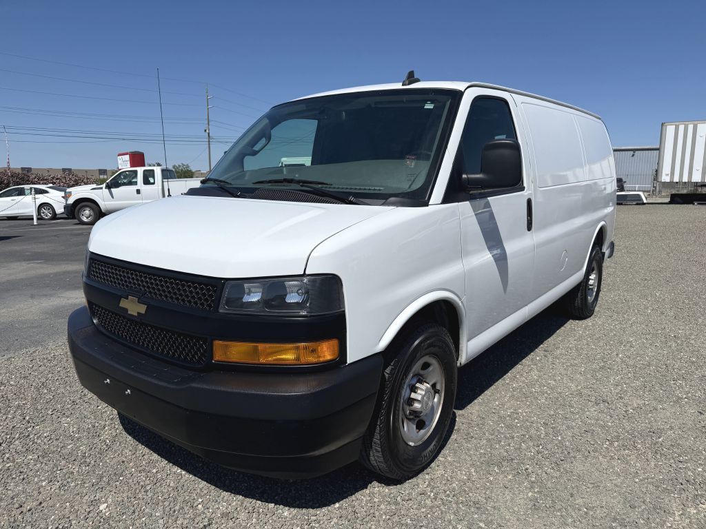 2018 Chevrolet Express Image 2