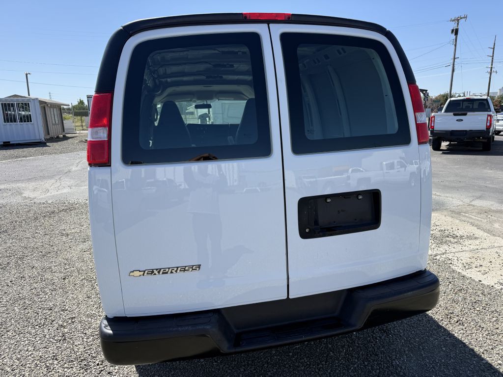 2018 Chevrolet Express Image 8