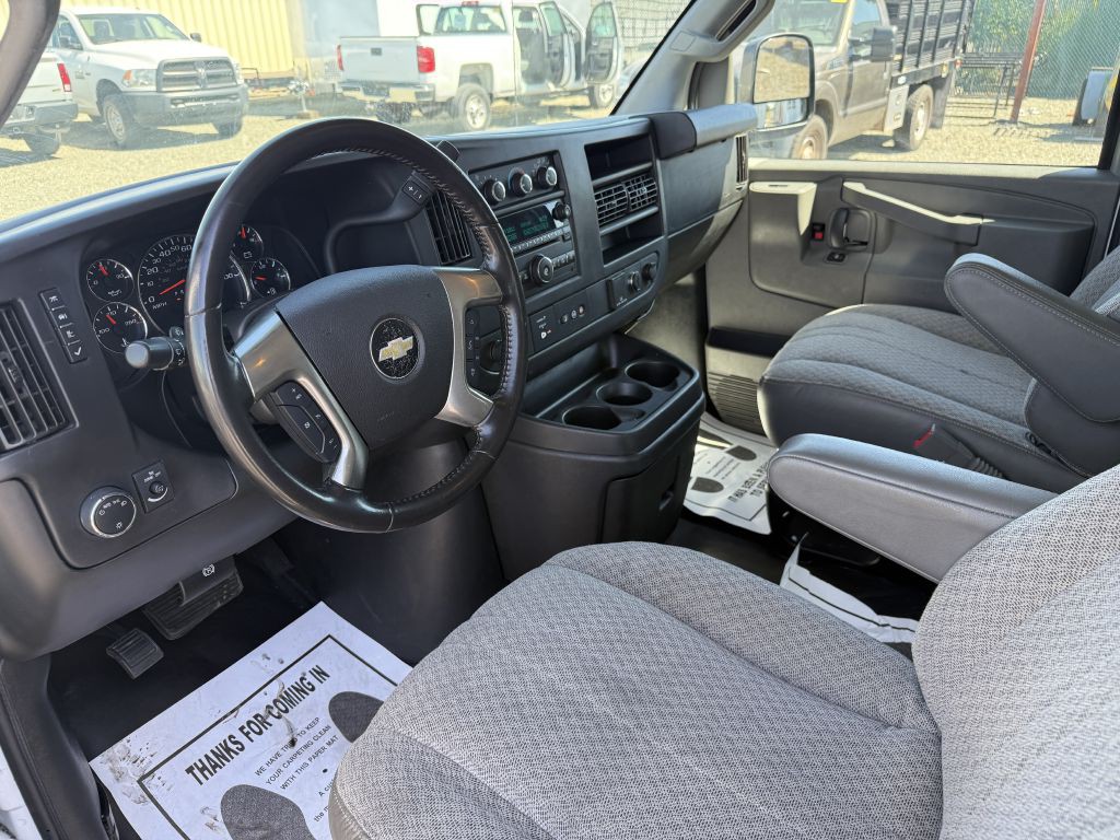 2018 Chevrolet Express Image 12